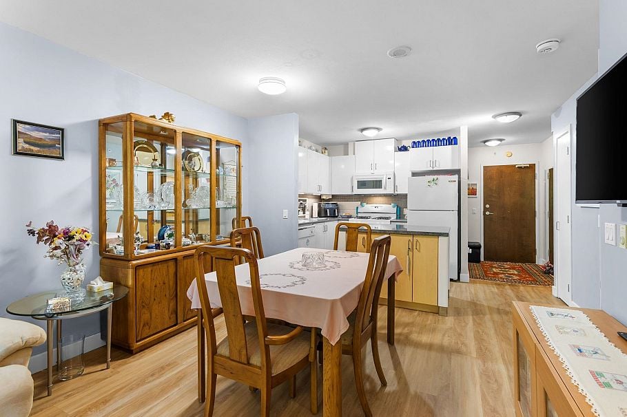 205 175 W 1st Street North Vancouver, BC - 8