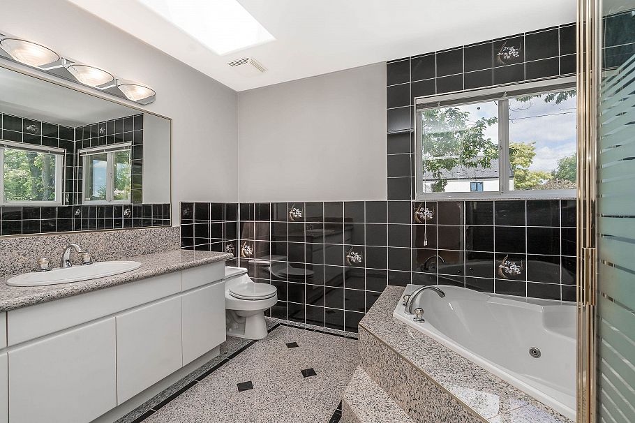 2304 Garden Drive Vancouver, BC - 27
