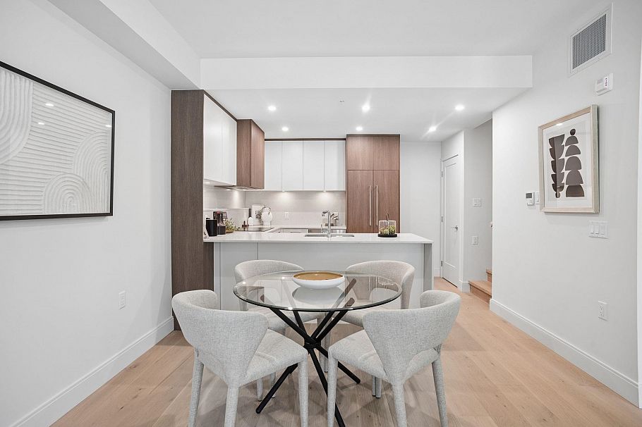 202 378 W 45th Avenue Vancouver, BC - 9