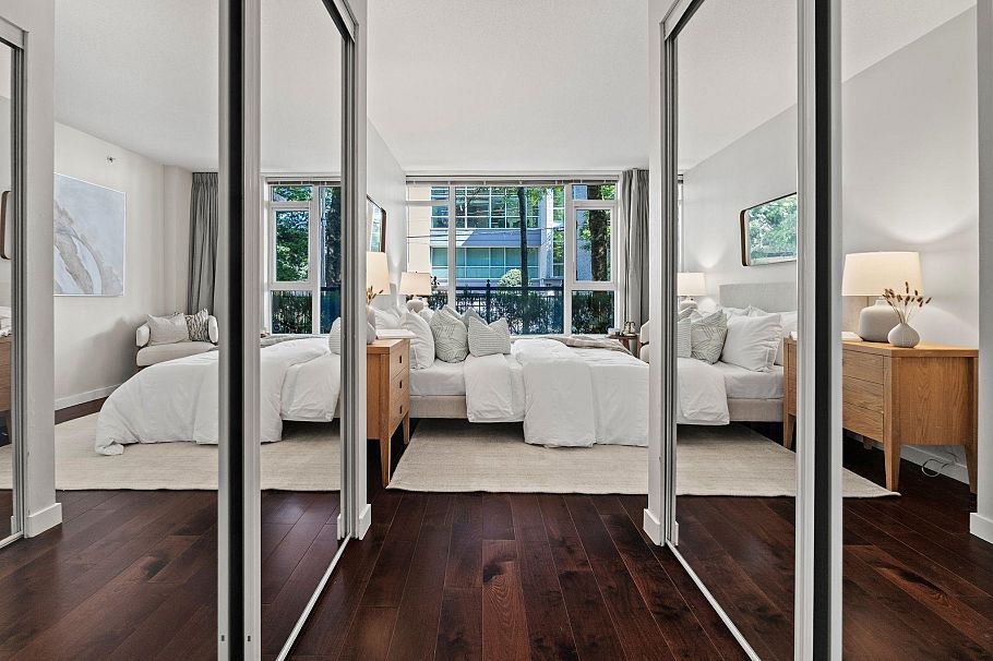 1648 W 7th Avenue Vancouver, BC - 16
