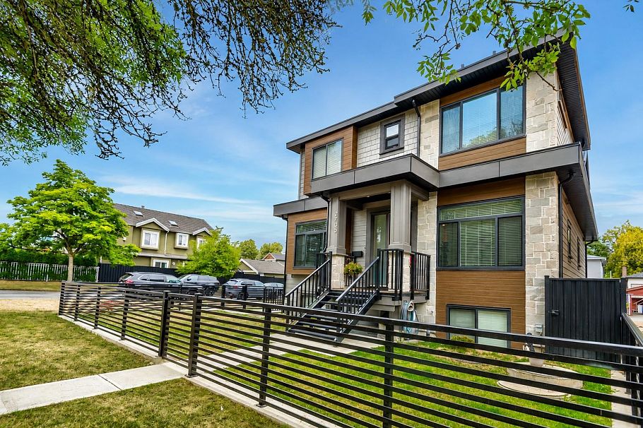2705 Waverley Avenue Vancouver, BC - 1