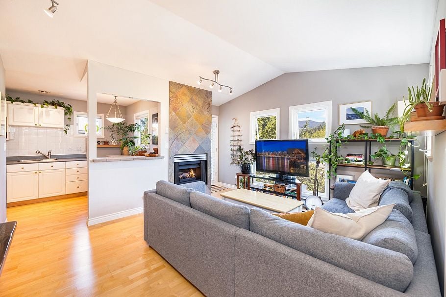 303 1528 Bowser Avenue North Vancouver, BC - 6