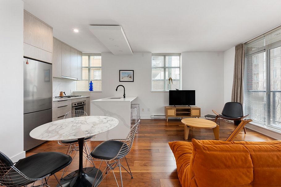 303 988 Richards Street Vancouver, BC - 2