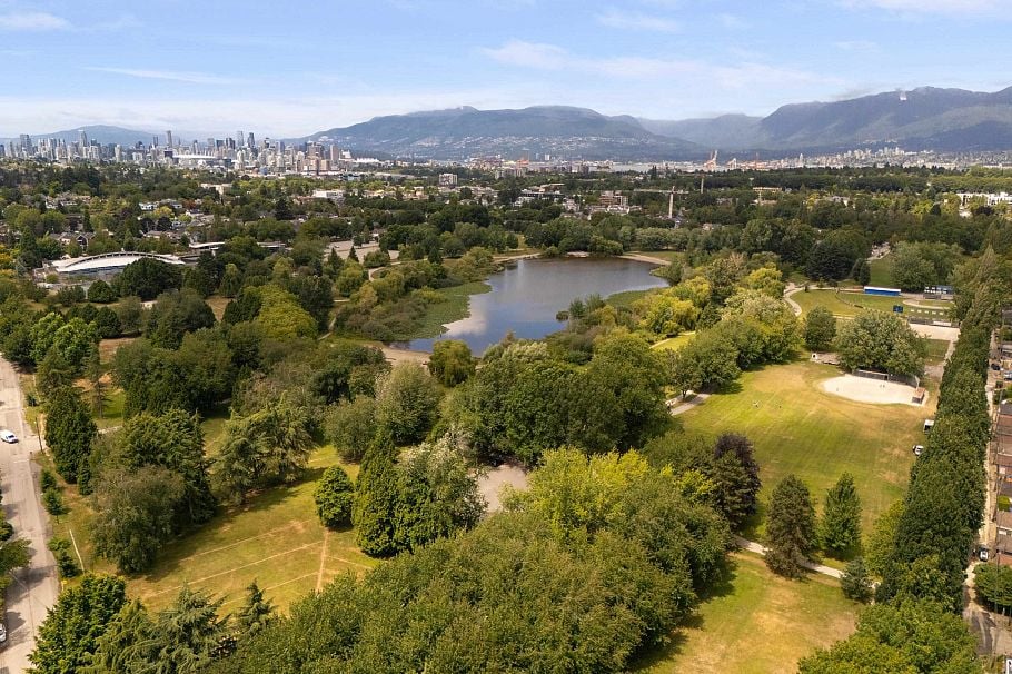 2196 E 19th Avenue Vancouver, BC - 24