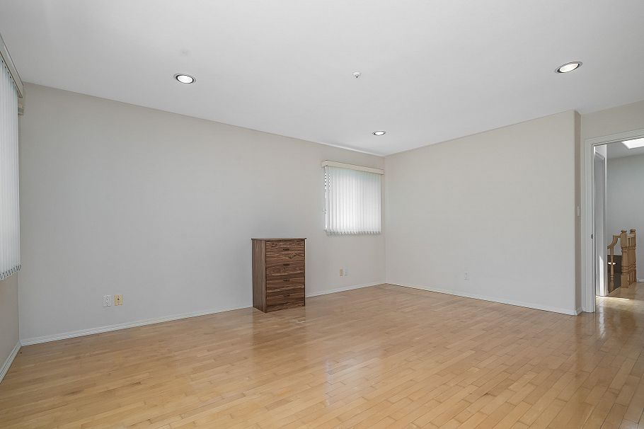 2304 Garden Drive Vancouver, BC - 24