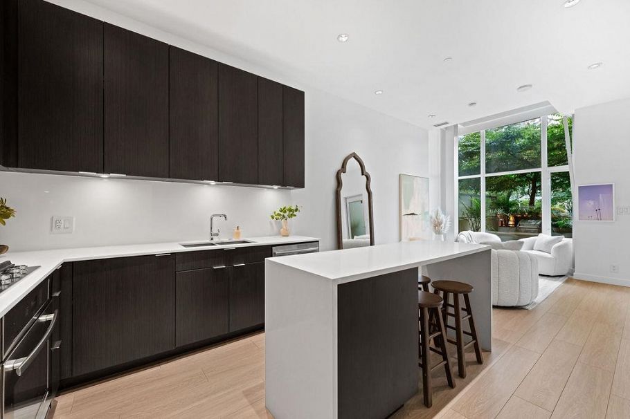 141 E 1st Avenue Vancouver, BC - 11