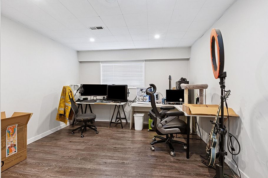 651 E 17th Avenue Vancouver, BC - 31