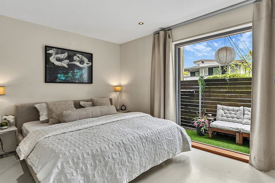 1557 E 20th Avenue Vancouver, BC - 25