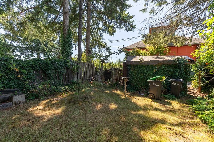 1194 E 18th Avenue Vancouver, BC - 14