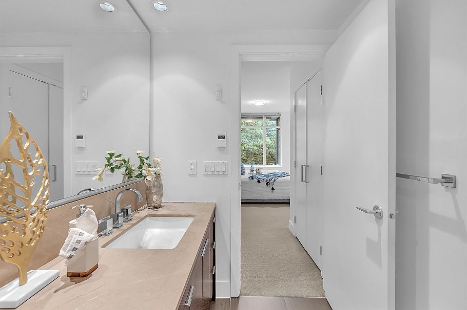 164 W 13th Street North Vancouver, BC - 24