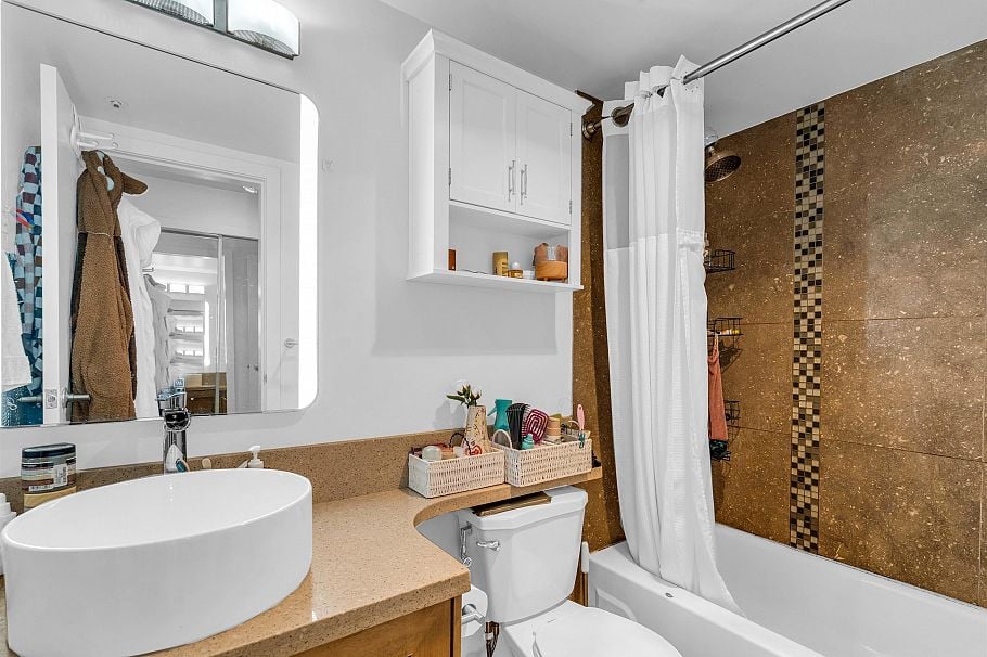 2001 950 CAMBIE STREET, Vancouver BC V6B 5X5 Vancouver, BC - 17