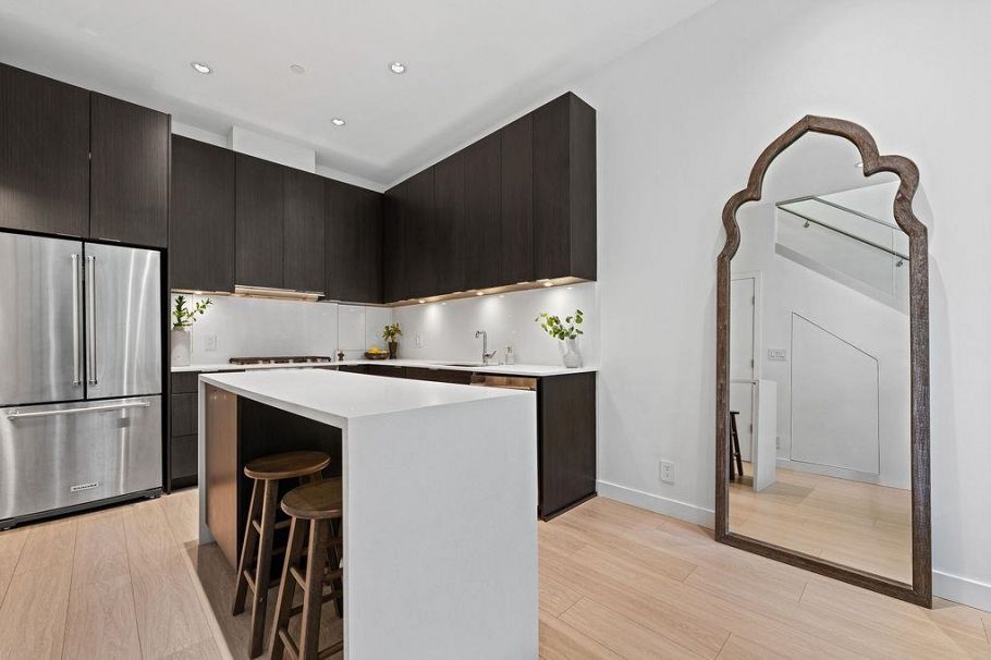 141 E 1st Avenue Vancouver, BC - 8