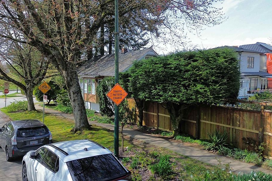 4496 Ontario Street Vancouver, BC - 4