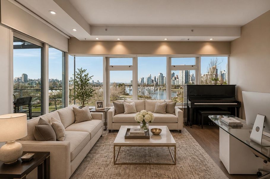 504 181 Athletes Way Vancouver, BC - 1