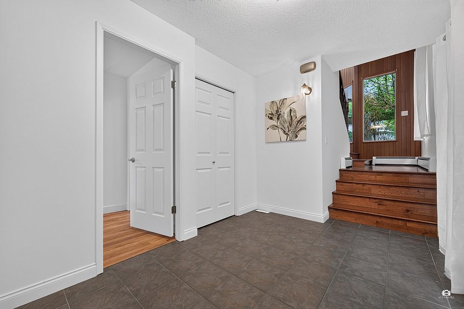 3771 W 30th Avenue Vancouver, BC - 22