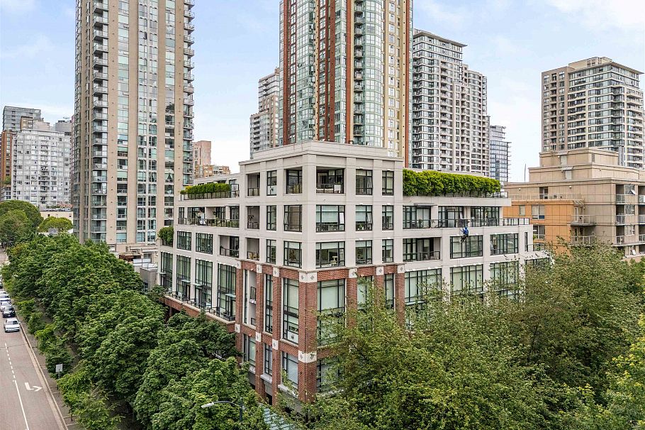 303 988 Richards Street Vancouver, BC - 22