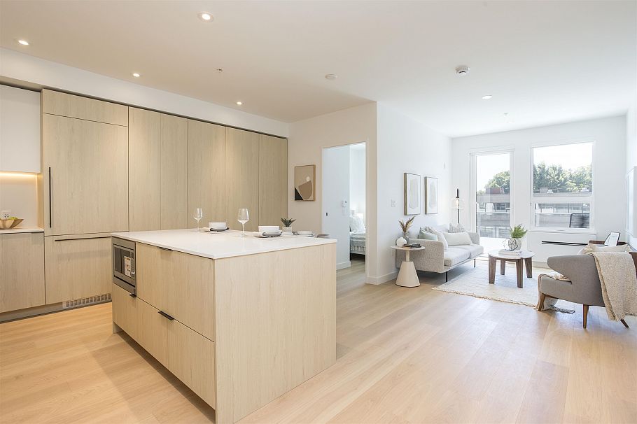 407 2471 St. George Street Vancouver, BC - 1