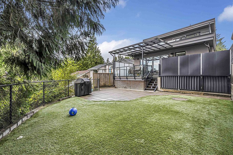 1033 Prospect Avenue North Vancouver, BC - 39