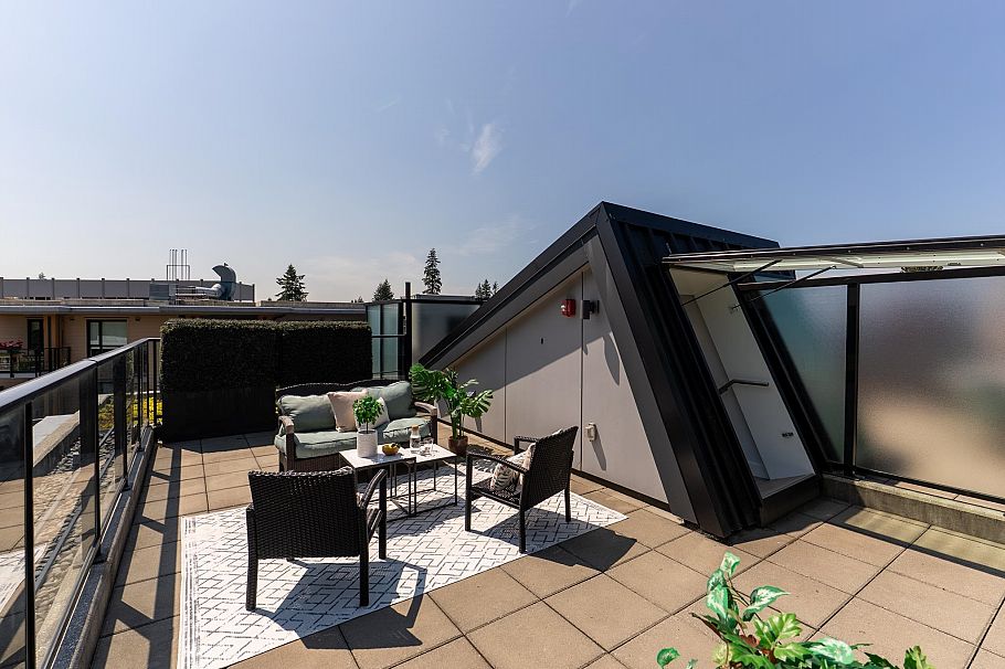 204 1055 Ridgewood Drive North Vancouver, BC - 32