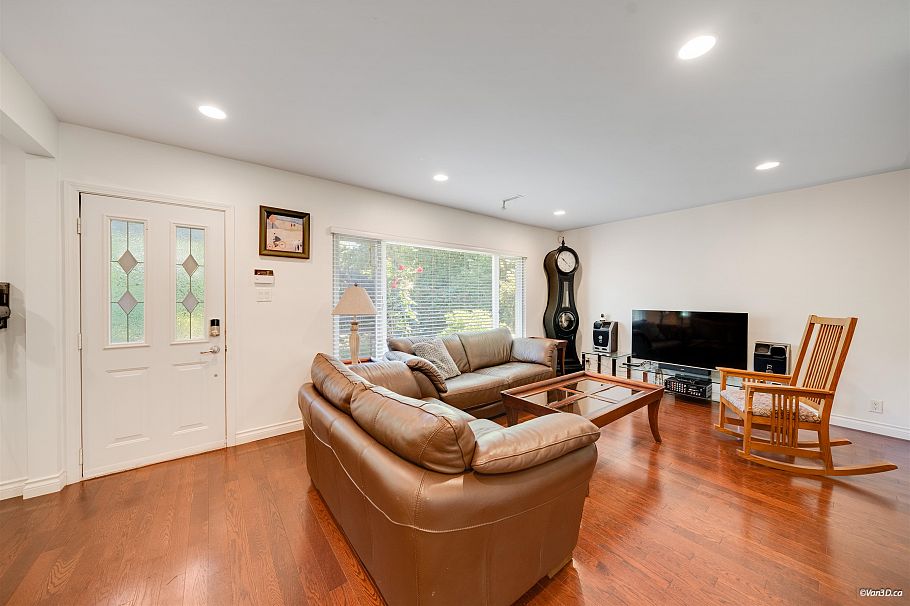 1043 Belvedere Drive North Vancouver, BC - 16