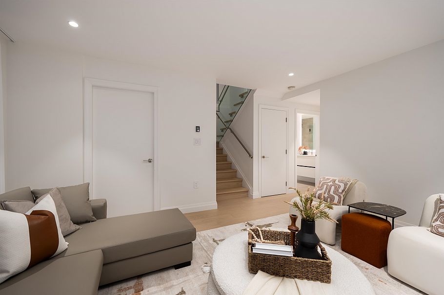 4007 W 19th Avenue Vancouver, BC - 24