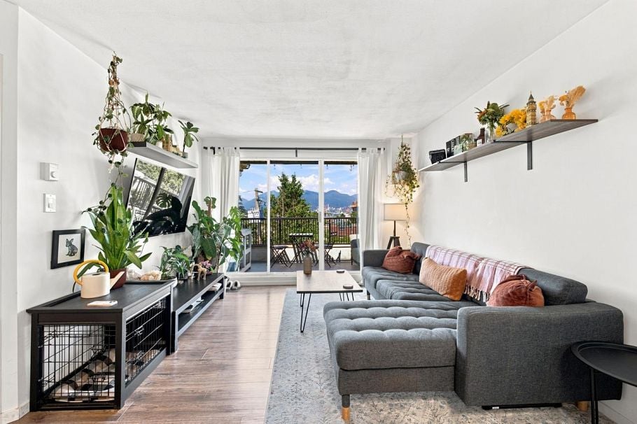 401 1099 E Broadway Vancouver, BC - 3