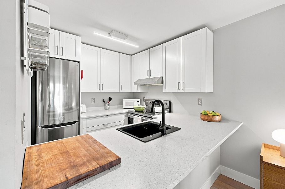 108 2020 W 8th Avenue Vancouver, BC - 12