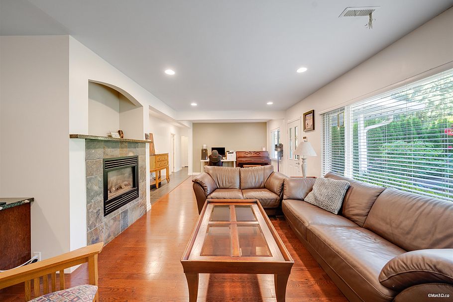 1043 Belvedere Drive North Vancouver, BC - 13