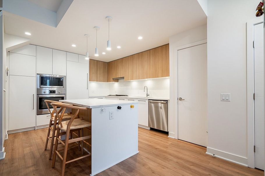 103 2035 Glenaire Drive North Vancouver, BC - 2