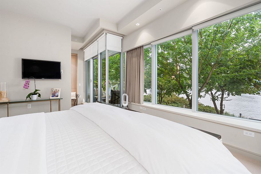 202 181 Athletes Way Vancouver, BC - 19