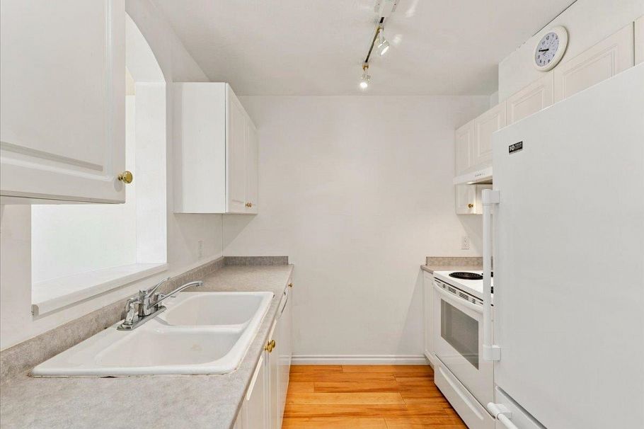 207 3638 Rae Avenue Vancouver, BC - 10