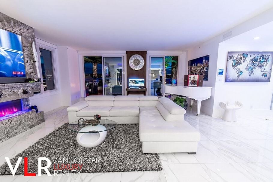 PH 199 DRAKE STREET, Vancouver BC V6Z 2Y8 Vancouver, BC - 1