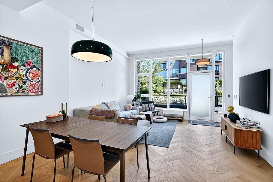 518 W 30th Avenue Vancouver, BC - 3