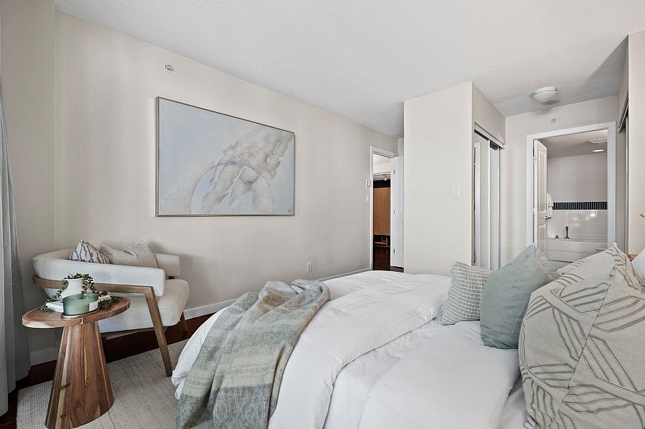 1648 W 7th Avenue Vancouver, BC - 14