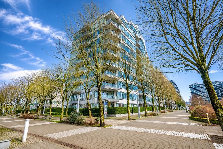 504 181 Athletes Way Vancouver, BC - 30