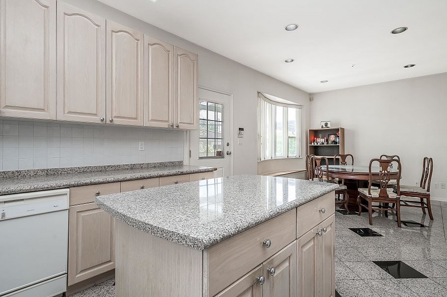 2304 Garden Drive Vancouver, BC - 12