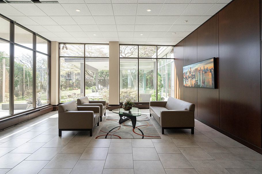 306 2055 Pendrell Street Vancouver, BC - 2