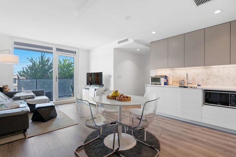 205 8188 Fraser Street Vancouver, BC - 9