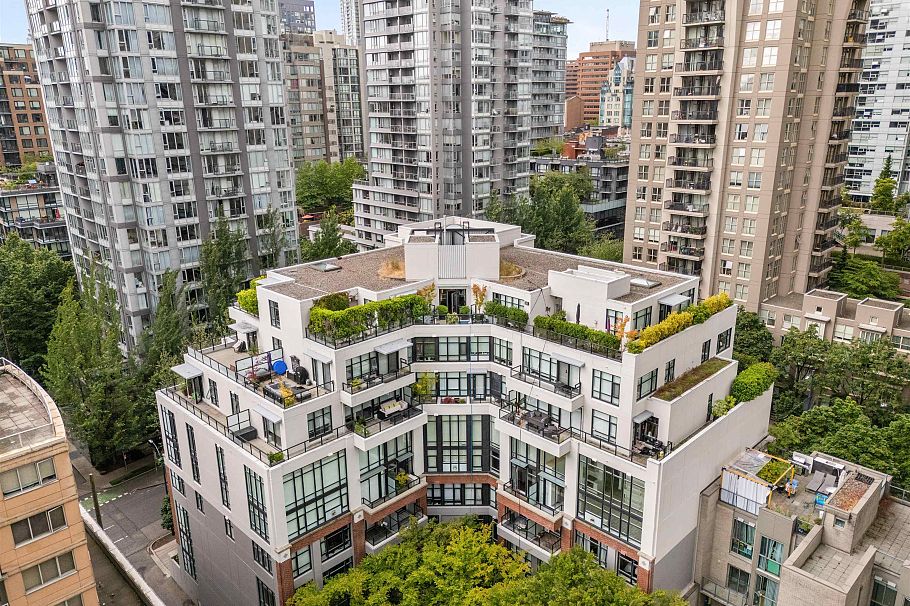 303 988 Richards Street Vancouver, BC - 23