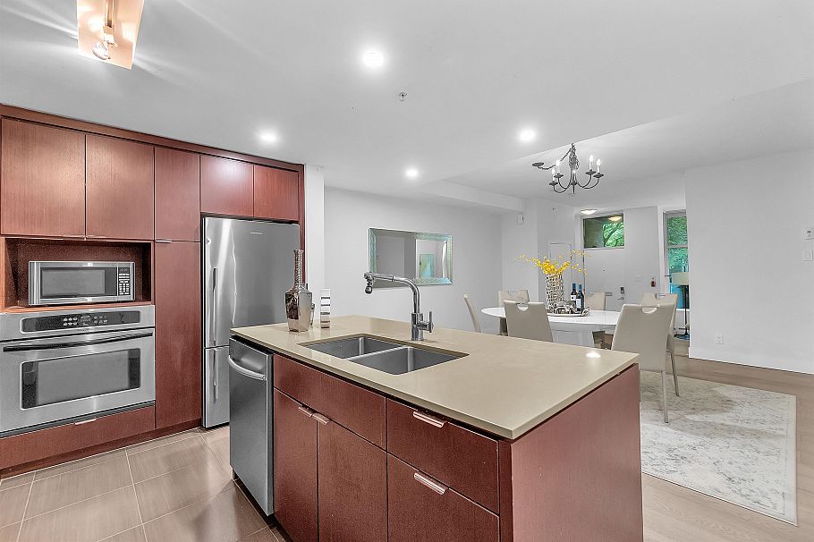 164 W 13th Street North Vancouver, BC - 13