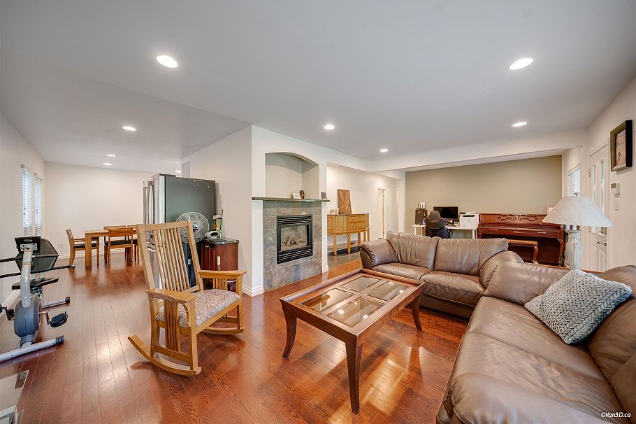 1043 Belvedere Drive North Vancouver, BC - 14
