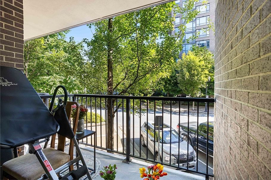 205 175 W 1st Street North Vancouver, BC - 24