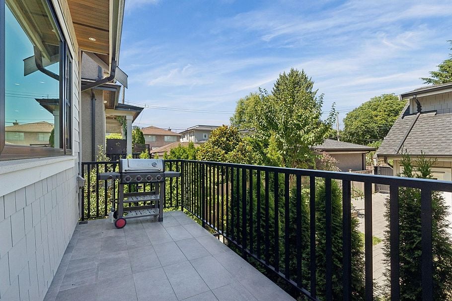 3363 W 15th Avenue Vancouver, BC - 10