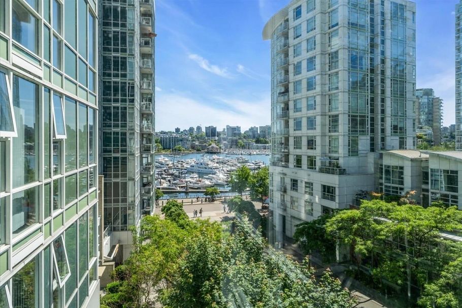 602 193 Aquarius Mews Vancouver, BC - 3