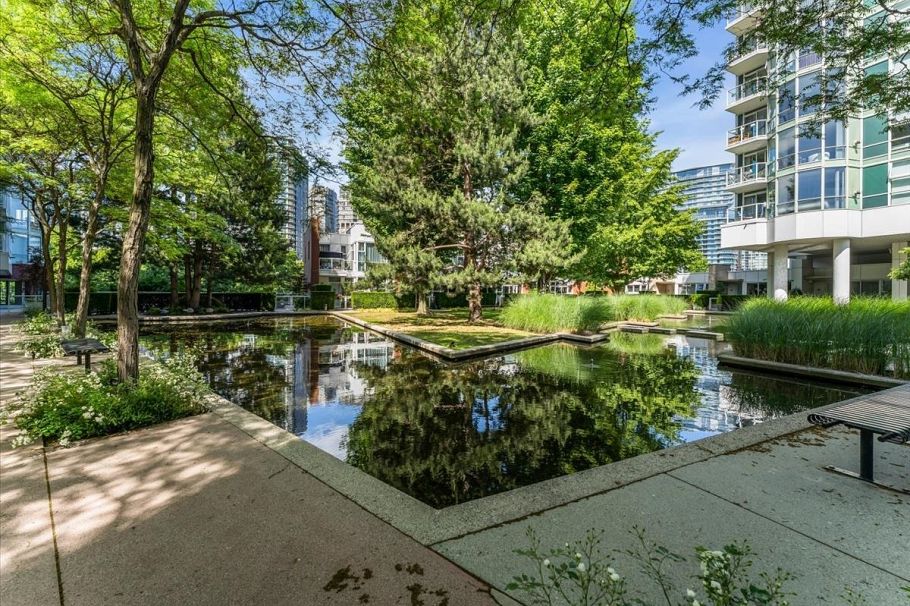 602 193 Aquarius Mews Vancouver, BC - 25