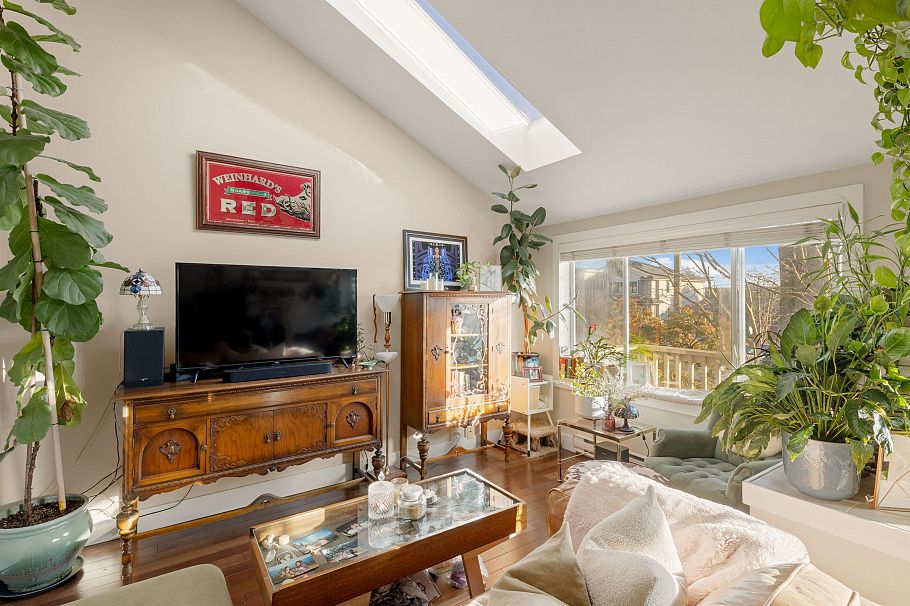 612 E 4th Street North Vancouver, BC - 1