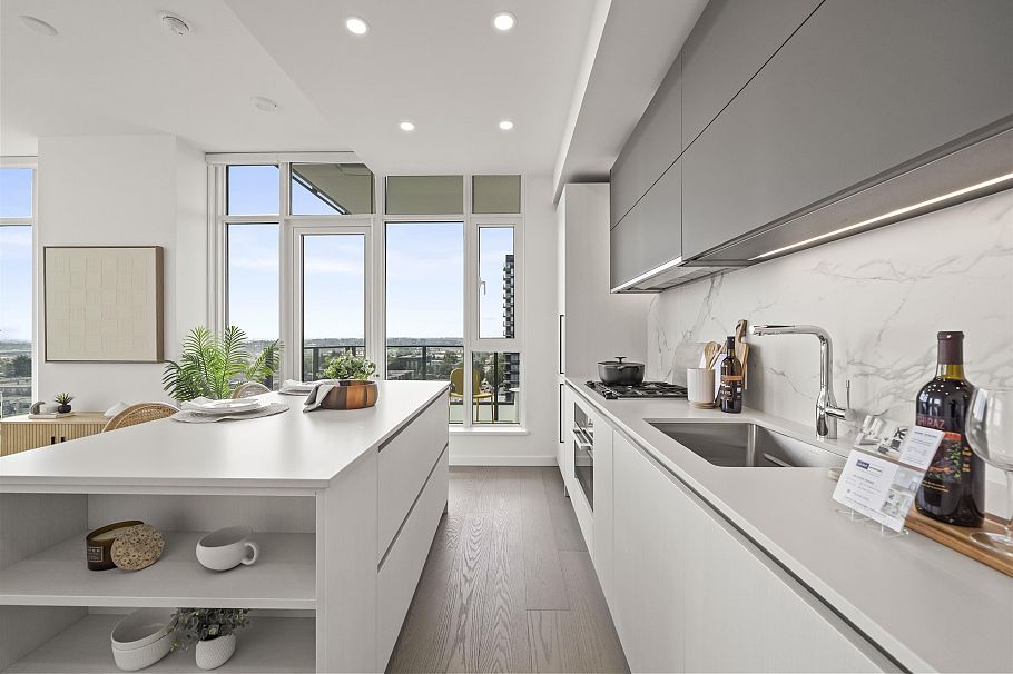 905 8415 Granville Street Vancouver, BC - 2