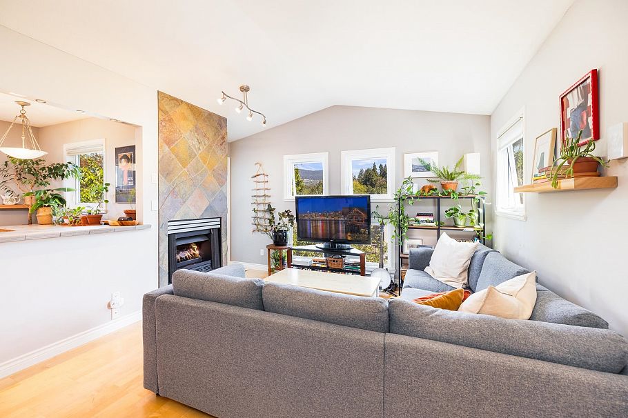 303 1528 Bowser Avenue North Vancouver, BC - 18