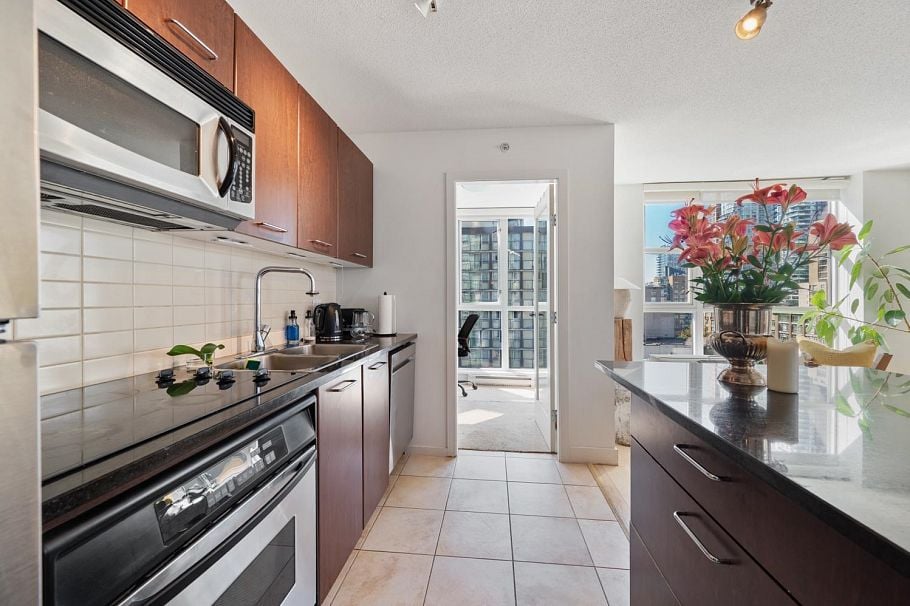 808 1199 Seymour Street Vancouver, BC - 3
