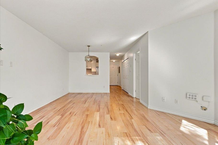 207 3638 Rae Avenue Vancouver, BC - 5